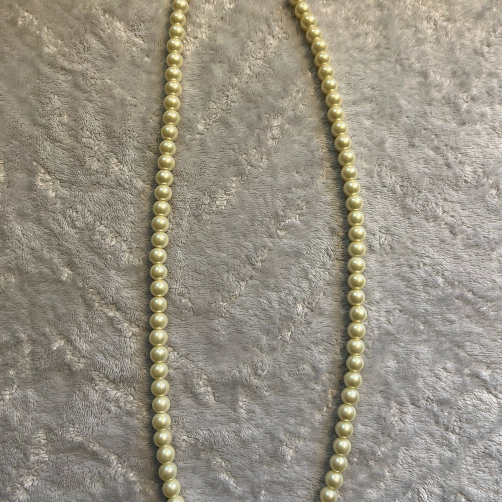 Elegant Cream Pearl Necklace